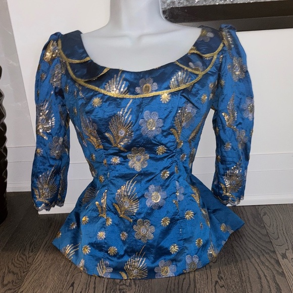 Elegant Blue and Gold 1980’s style silk floral blouse with puff 3/4 sleeves - Picture 15 of 16